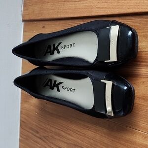 Anne Klein  NWT Sport Flat Shoes size 6 M Blk